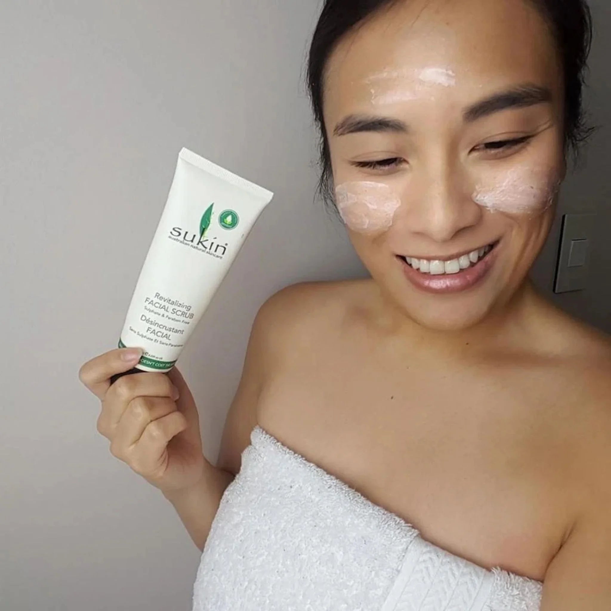 Sukin Signature Revitalising Facial Scrub - 125ml